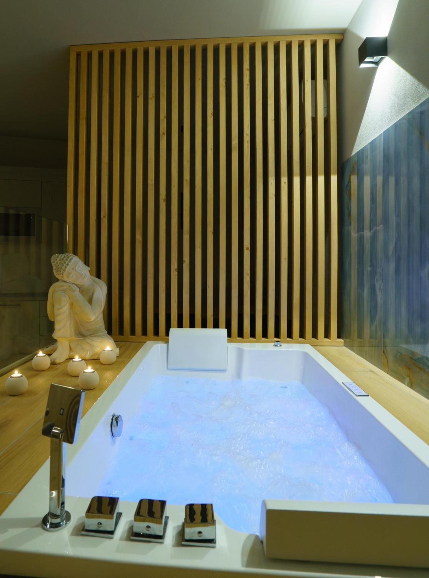 Atarassia Luxury Apartment *